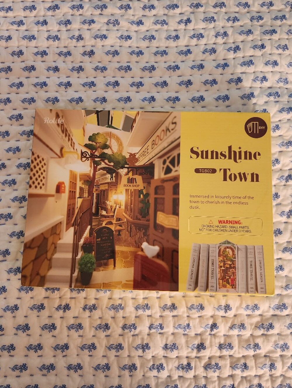New Rolife Sunshine Town DIY Miniature Book Nook Kit Cozy Fall Craft TGB02
